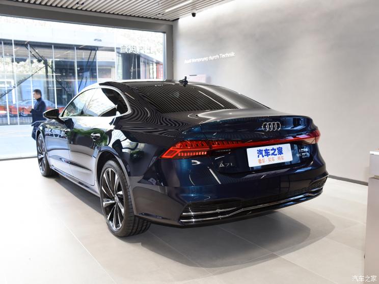 上汽奥迪 奥迪A7L 2022款 55 TFSI quattro S-line 境远型流晶套装