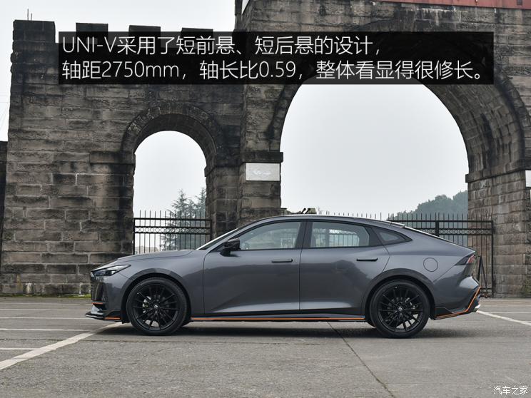 长安汽车 长安UNI-V 2022款 1.5T 运动版