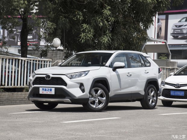 一汽丰田 RAV4荣放 2022款 2.0L CVT两驱风尚版