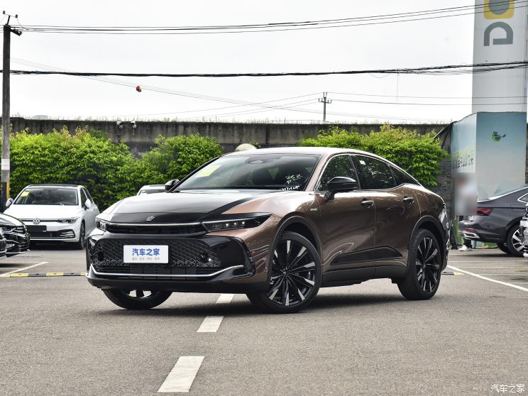 丰田(进口) 皇冠(进口) 2023款 2.4T SportCross HEV四驱至尊版